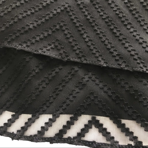 LOVERS + FRIENDS BLACK CROP TOP - Picture 3 of 4